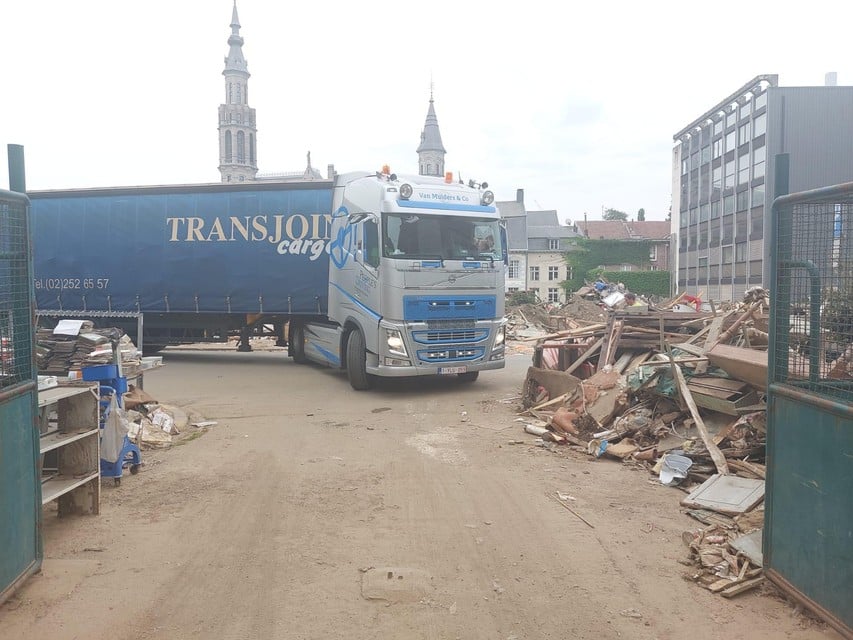 De vrachtwagen komt aan in Verviers.