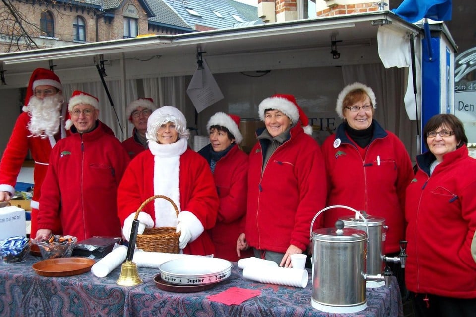 Of de kerstmannen en -vrouwen van VTR ook dit jaar opnieuw glühwein en warme chocomelk uitdelen op de vrijdagmarkt voor Kerstmis, is nog onzeker. 