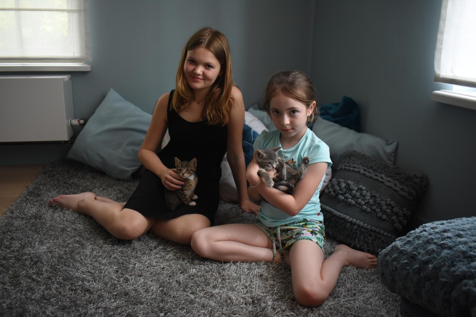 Het gezin van Karen Vrolix vangt zorgkittens op. Kinderen Fien en Sterre ontfermen zich over kittens Romeo en Julia. 