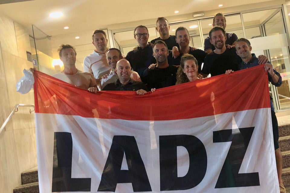 De rood-witte supportersclub Ladz trok met een twintigtal leden, waarvan een deel pas donderdag aankomt, naar Athene.