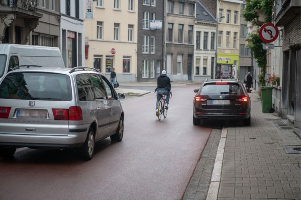 De Rotterdamstraat is één van de gecontroleerde fietsstraten waar automobilisten op de bon vlogen (archieffoto). 