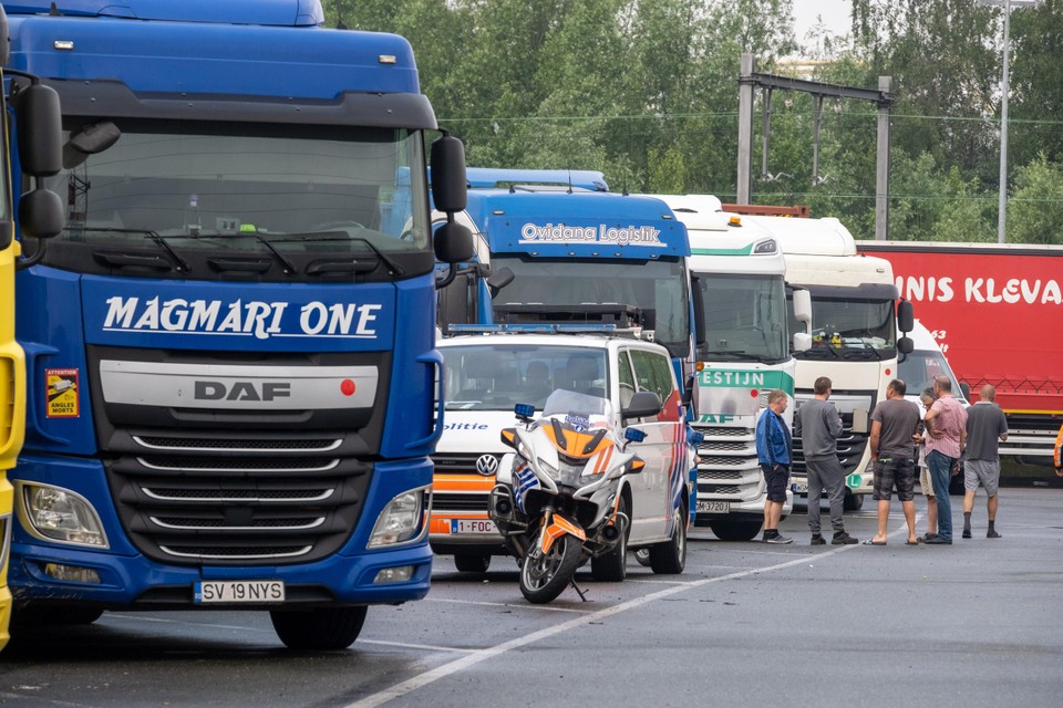De sociale inspectie is ook een onderzoek gestart naar een Roemeens bedrijf dat de vrachtwagenparking Goordijk aan de Noorderlaan als uitvalsbasis gebruikt.