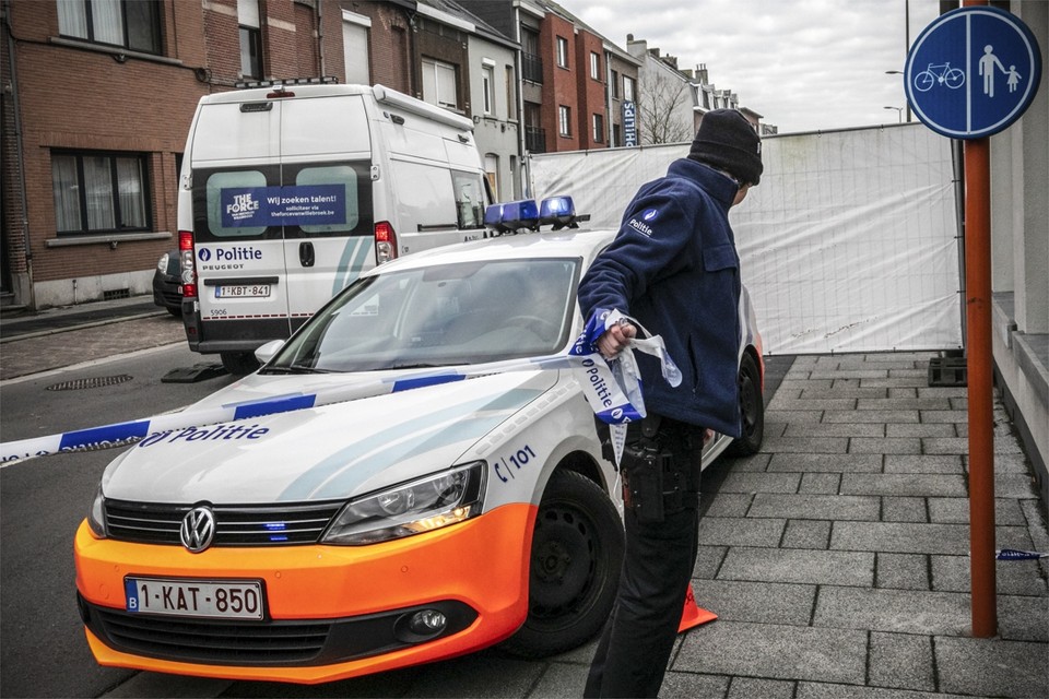 Na de schietpartij werd de Tervuursesteenweg in Mechelen urenlang hermetisch afgesloten voor het gerechtelijk onderzoek. 