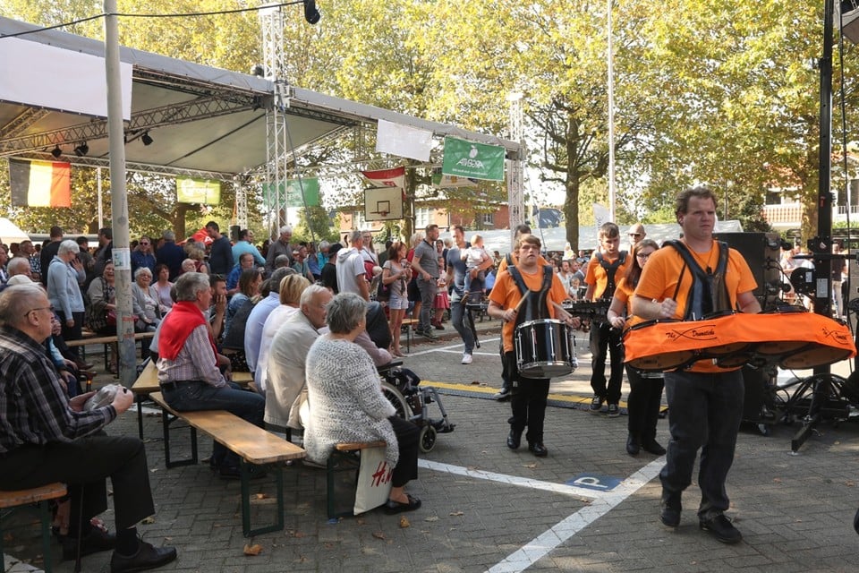 De gezellige Mariaburgse feesten gaan niet door op het Van de Weyngaertplein maar krijgen een mobiele versie doorheen de wijk.