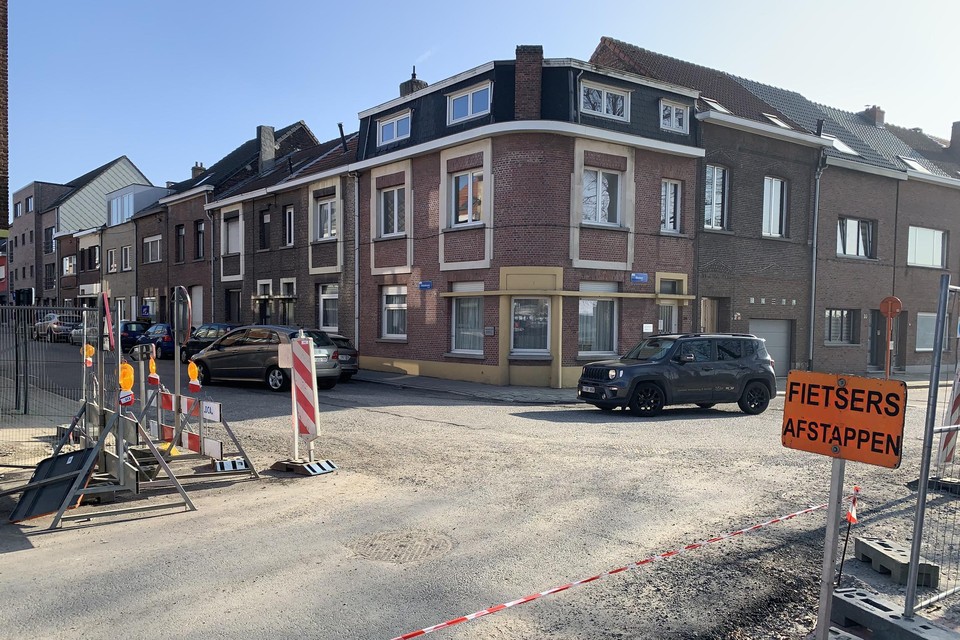Het kruispunt Beukenlaan-Velodroomstraat wordt afgesloten. Omleidingen zijn voorzien.