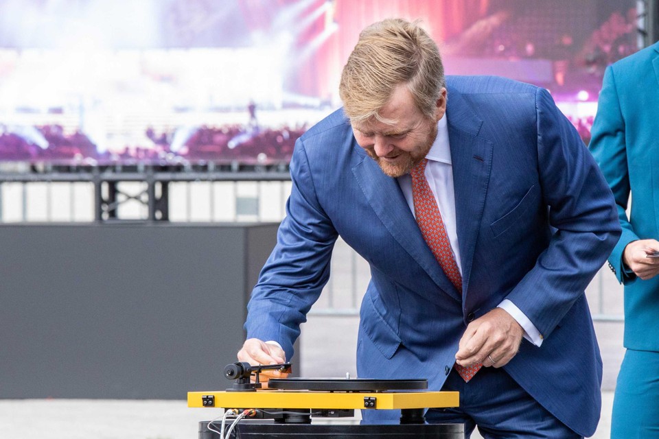 Willem-Alexander aan de draaitafels