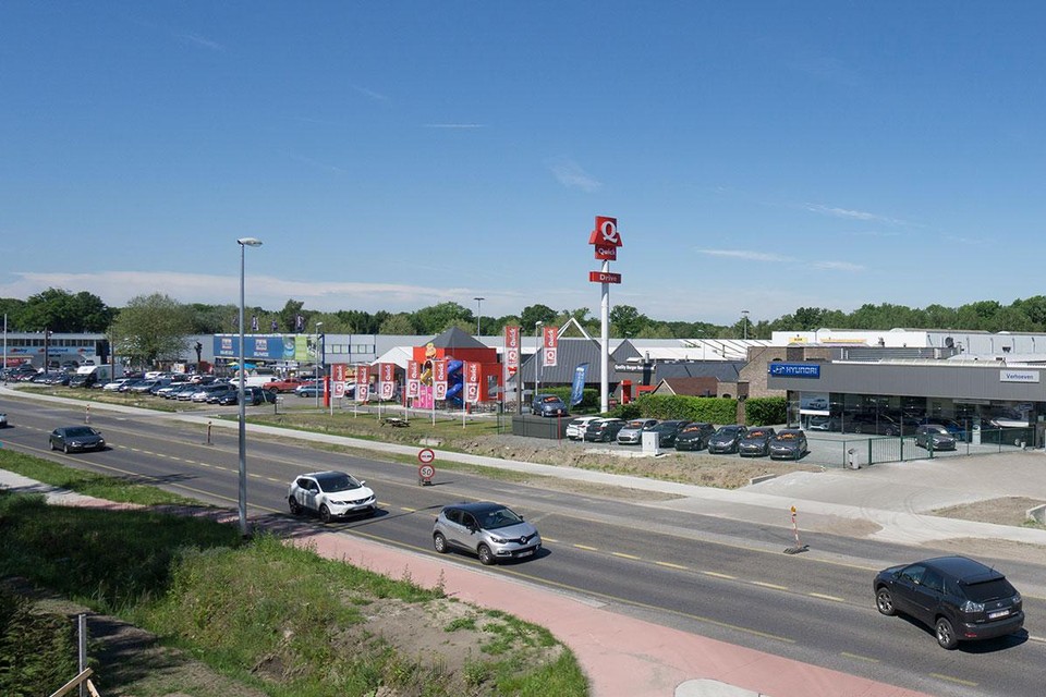 De gemeente wil winkelen in de nu wat chaotische site Schilmart met groothandelszaken ordenen met nieuwe stedenbouwkundige regels.