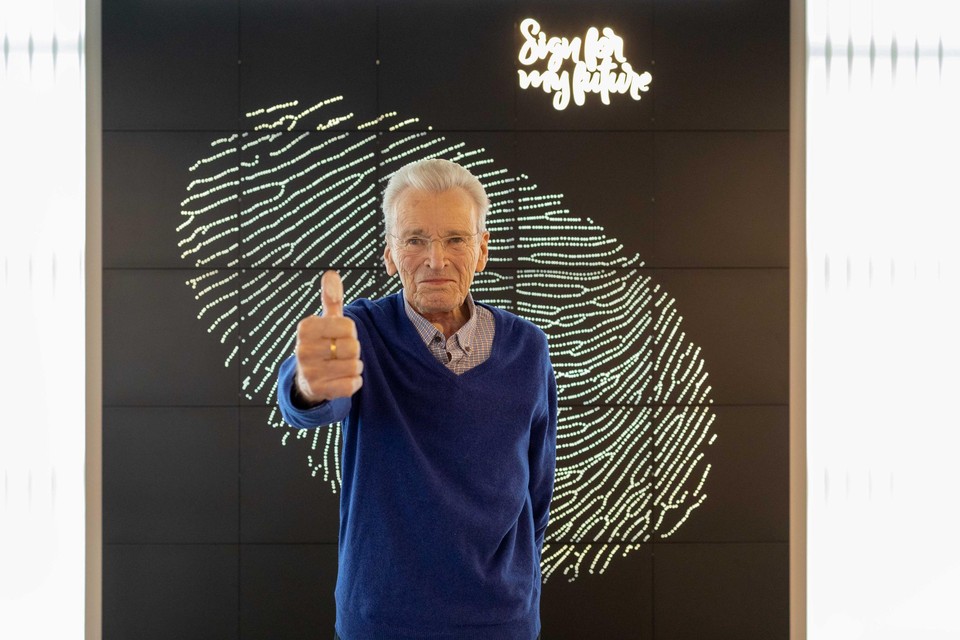 Norbert Joris in 2019 tijdens de actie Sign for my future, waar ETAP Lighting enthousiast aan meedeed. Energiezuinigheid en klimaat waren thema’s die hem al als jonge ondernemer na aan het hart lagen.