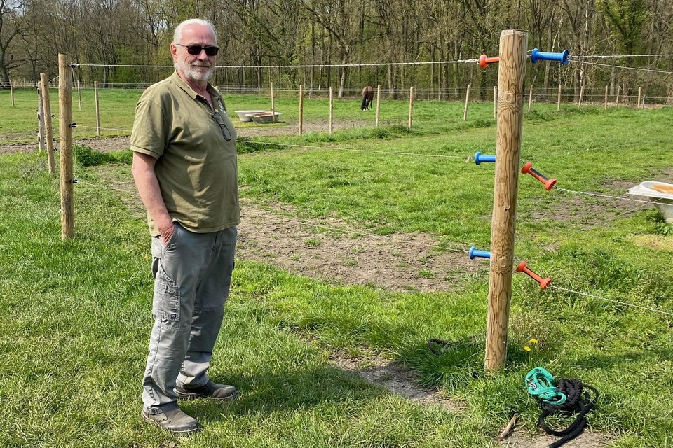 Harry Jacobs verhuurt stallen aan eigenaars van paarden. Hij is tevreden met het jachtverbod.