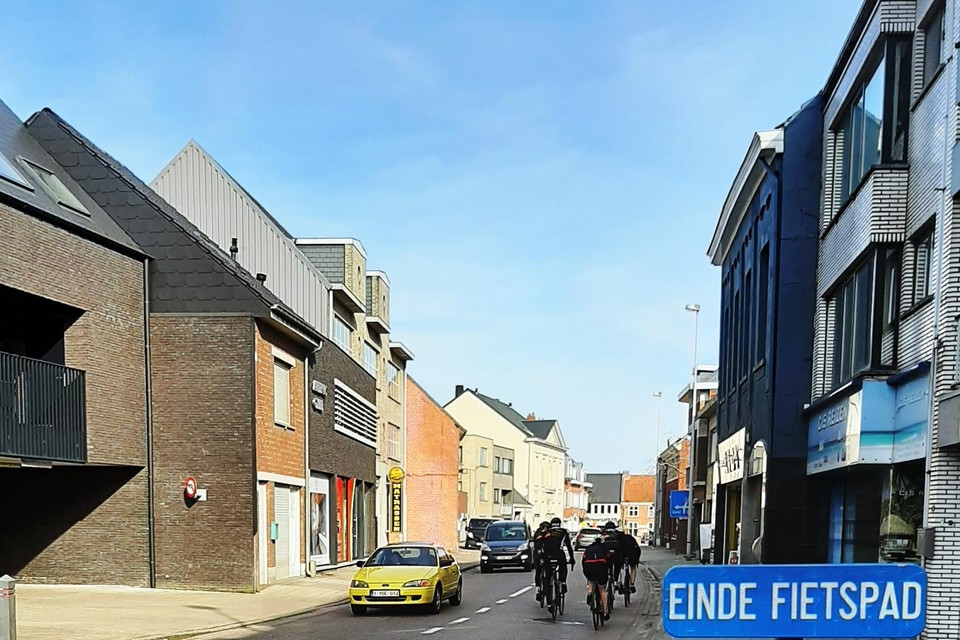 De veiligheid van de fietsers in de Beerstraat verbeteren,