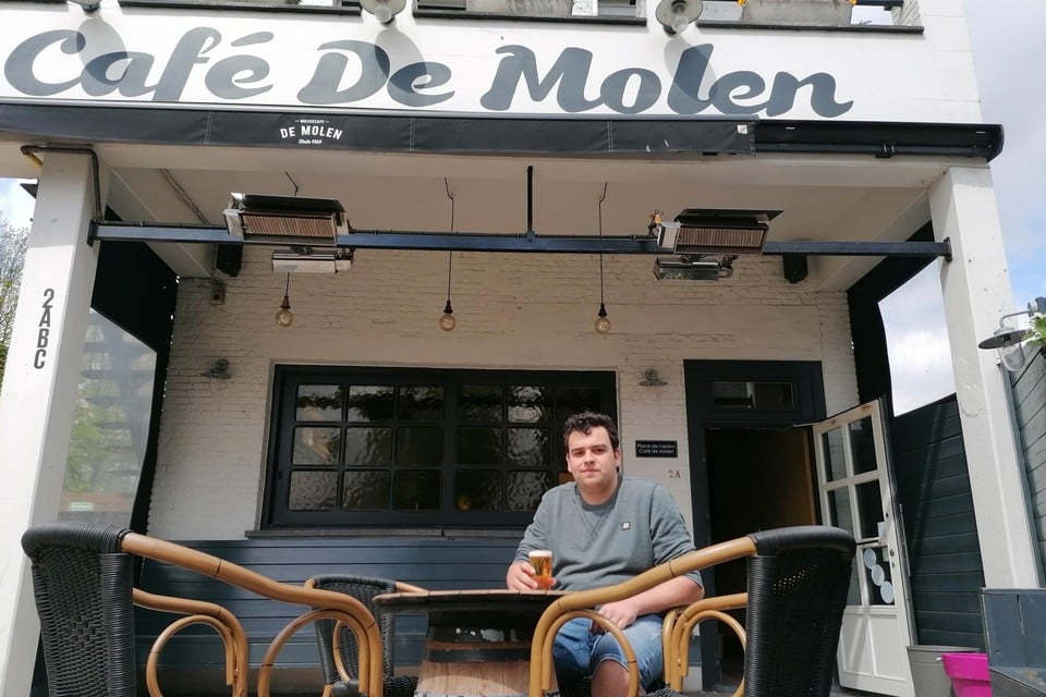Dries staat te popelen om zaterdag voor het eerst achter de toog te staan in zijn café De Molen.
