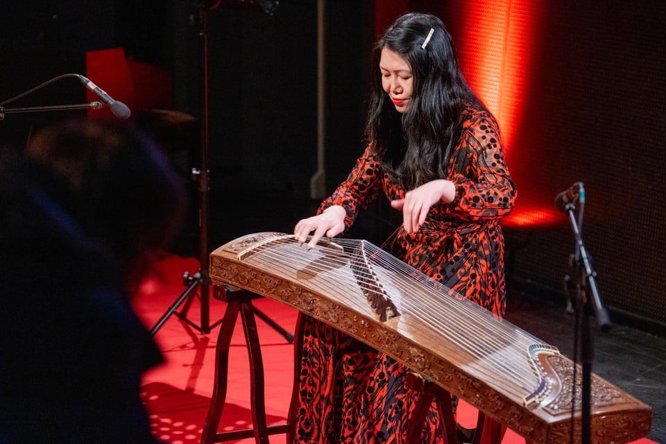Ma Xiao Juan speelt al sinds haar vier jaar de guzheng. 