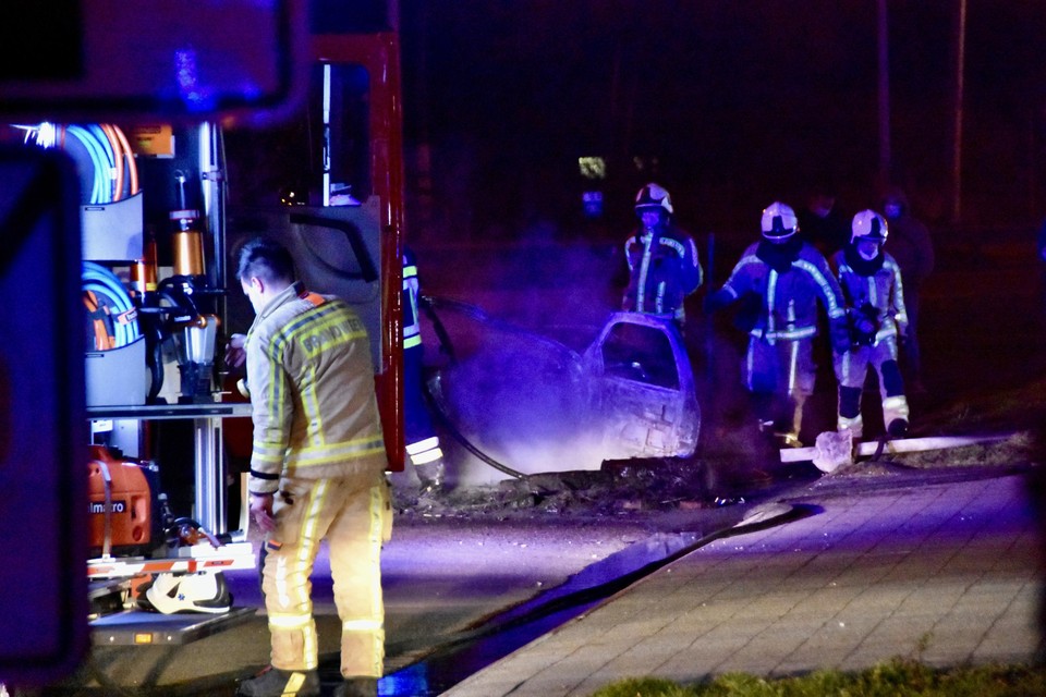 Nadat de politie onderhandelde met de familie in kwestie, mocht de brandweer het vuur toch blussen.