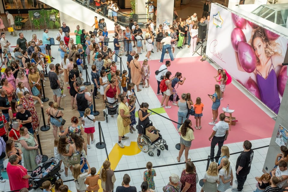 Wijnegem rolde donderdag de roze loper uit voor ‘popprinses’ Camille. 