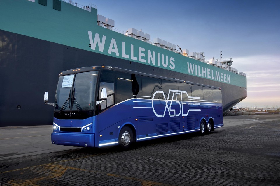 In december werd de eerste volledig elektrische touringcar van Van Hool naar de VS verscheept.