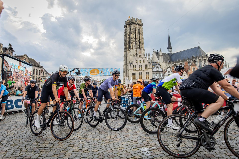 De 1.000 kilometer voor Kom op tegen Kanker kwam zondag aan op de Grote Markt in Mechelen.