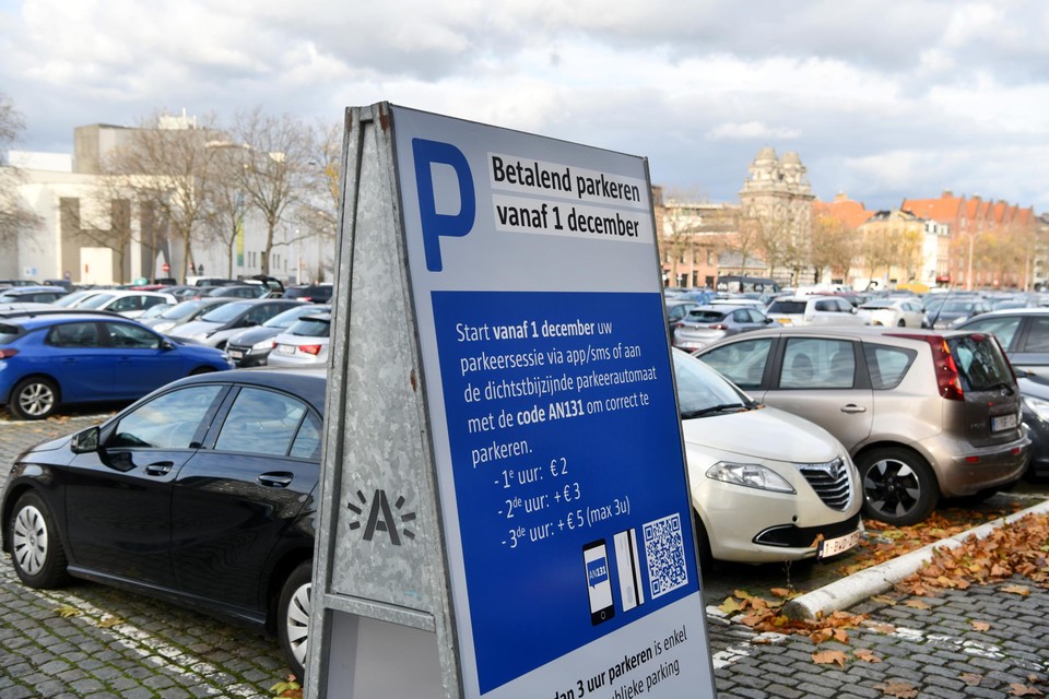 Parkeren aan de Gedempte Zuiderdokken is sinds 1 december niet langer gratis. 