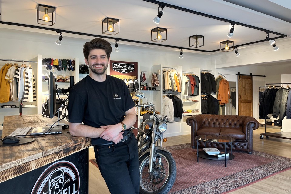 Thomas Vranckx van Motoccino, een nieuwe zaak voor motowear, lifestyle en slow-coffee aan de Langestraat in Zandhoven. Op 11 mei gaat hij open.