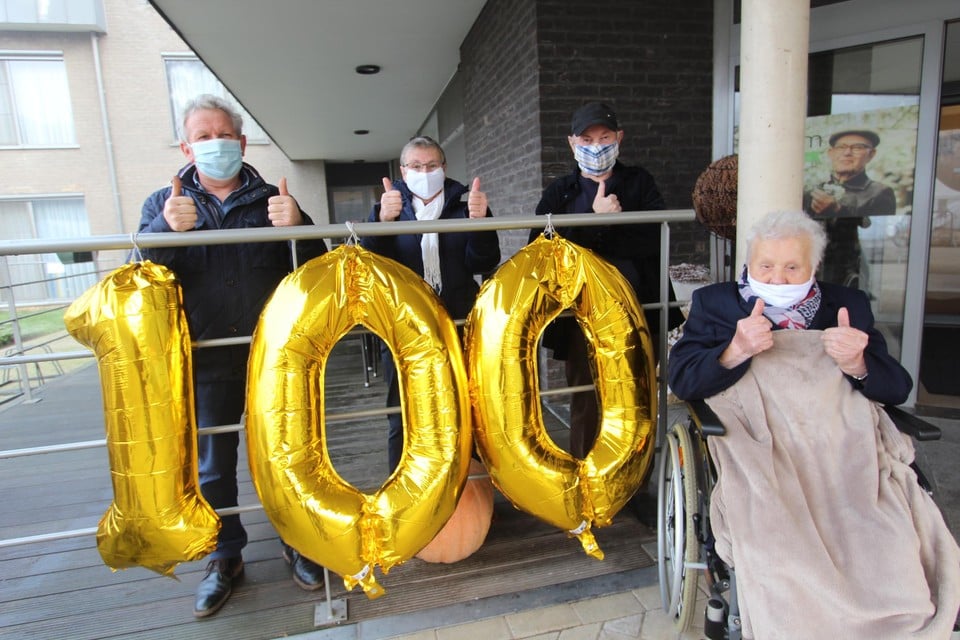 Melanie Borghs uit Lichtaart kreeg op 9 januari, op de dag dat ze honderd werd, in het woonzorgcentrum De Witte Bergen nog een vaccin tegen corona toegediend, maar ze is dinsdag overleden.