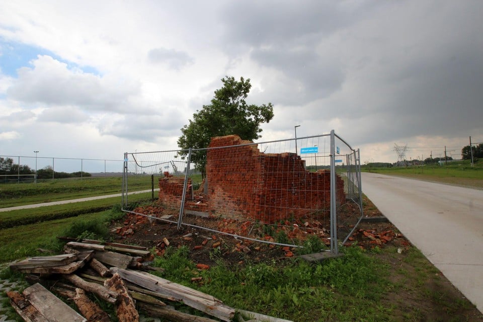 De ruïne van het bakhuisje aan de voormalige hoeve Van Hul.