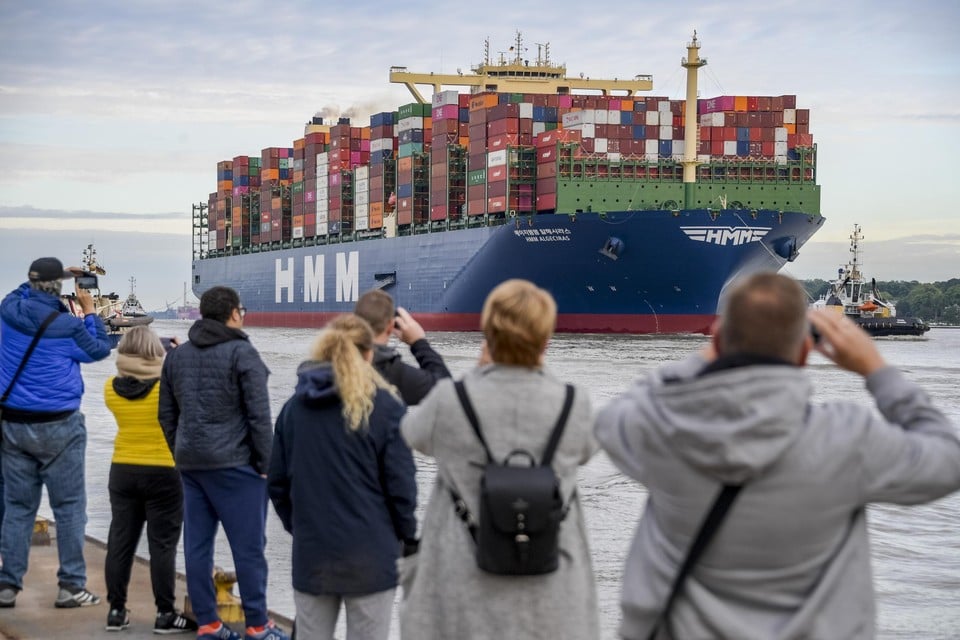 De HMM Gdansk in Hamburg. Begin juli was het even grote ‘zusje’ HMM Algeciras al in Antwerpen.