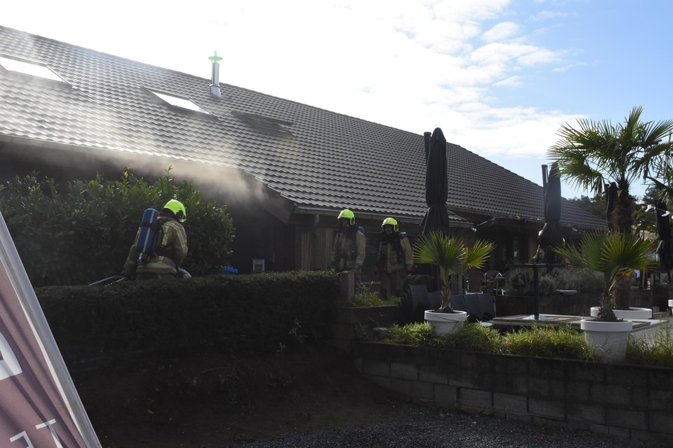 De brand ging gepaard met veel rook.