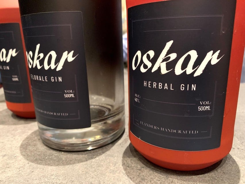De gin is ook te koop in flessen van een halve liter.
