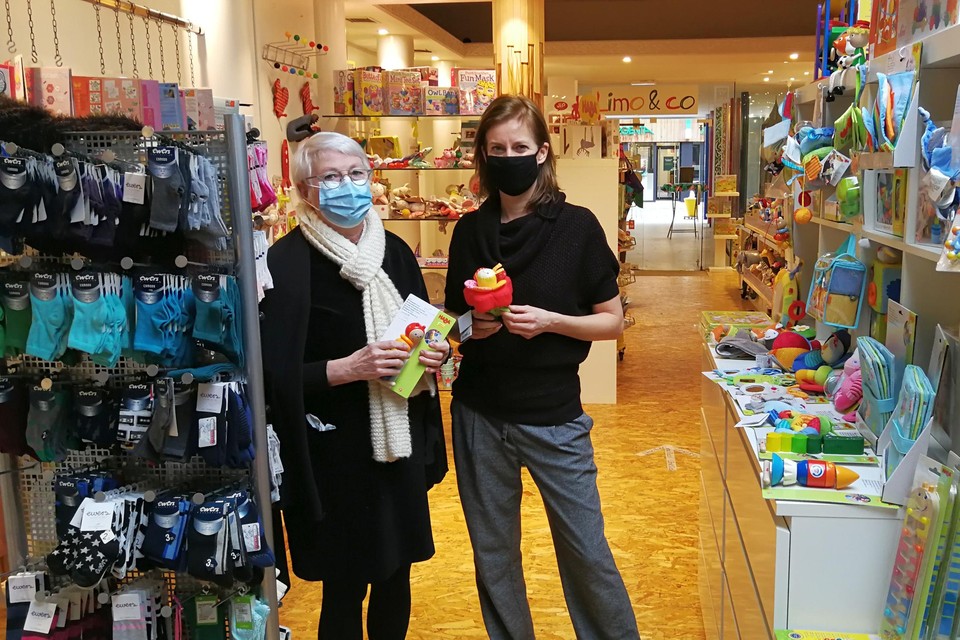 Moeder Jo De Becker en dochter Lore Torfs stoppen hun unieke winkel in kleurrijke kinderspullen na bijna tien jaar.