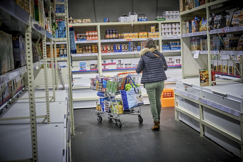 In het warenhuis Colruyt werd een van de mannen betrapt bij de diefstal van een fles wodka.