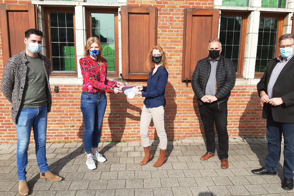 Fréderic Hoeck (Proxy Delhaize), burgemeester Nele Geudens,
