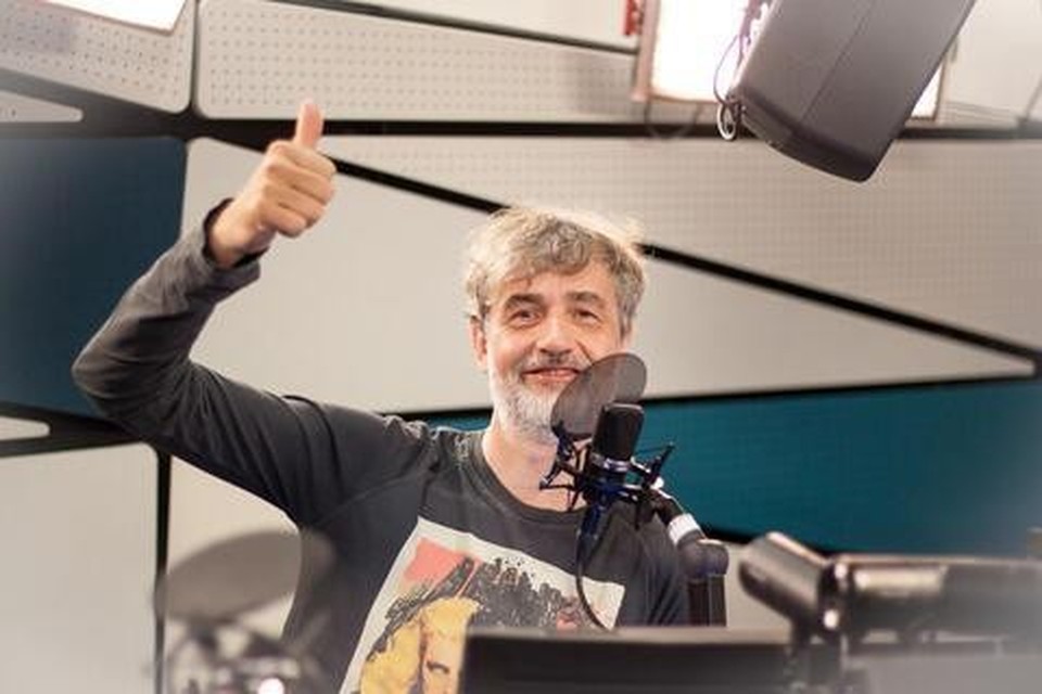 Wijnegemnaar en Radio 1-presentator Evert Venema zet zich mee achter de microfoon van Radio 2110FM