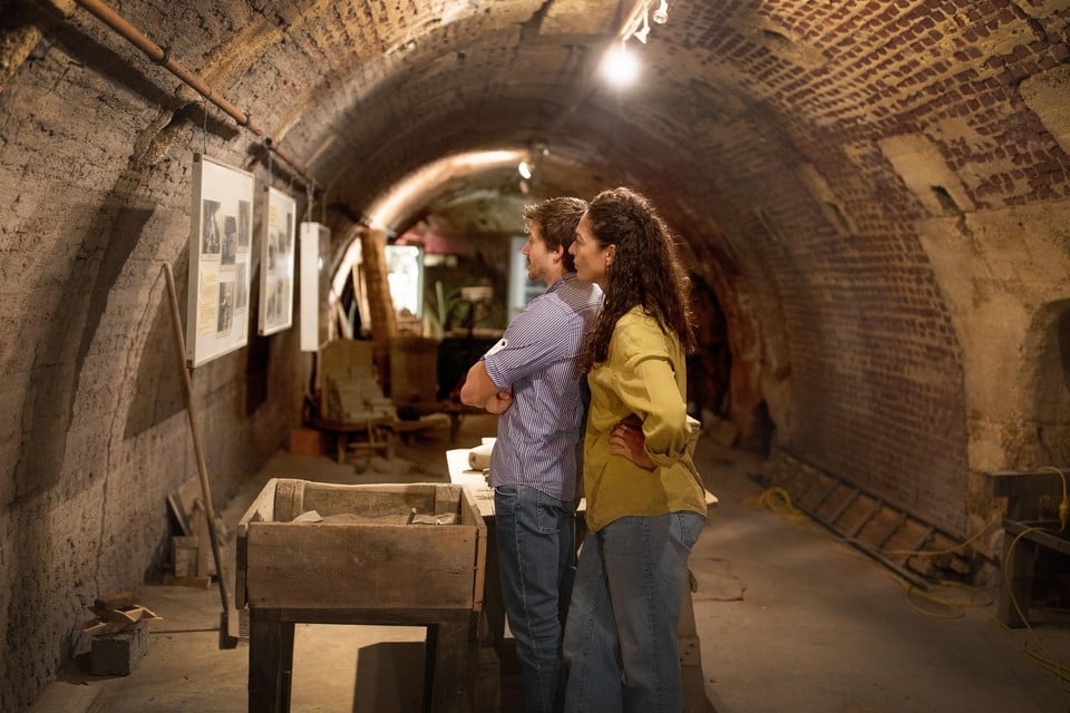 Foto‘s en info ook in de tunnels.