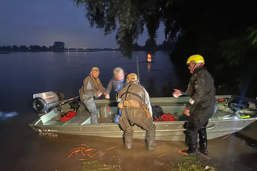 The army was deployed to evacuate the last inhabitants of the hamlet of Herbricht in Lanaken.  