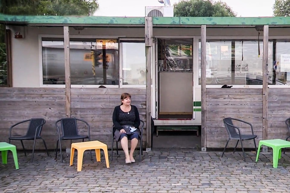 Martine, vorige week voor haar barak aan de Royerssluis.