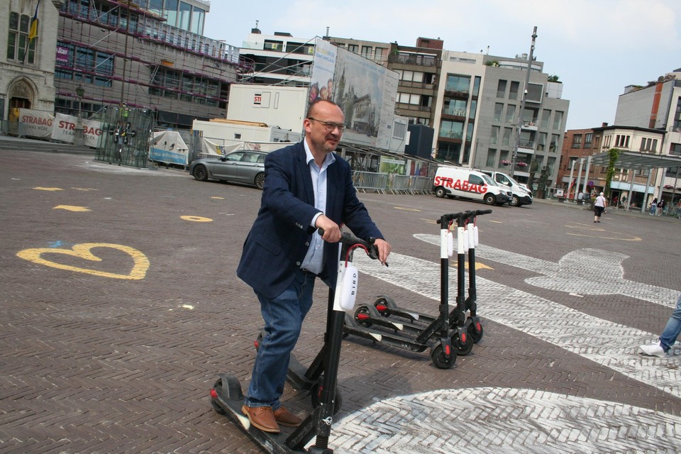 Schepen Carl Hanssens is blij met het succes van de deelsteps.