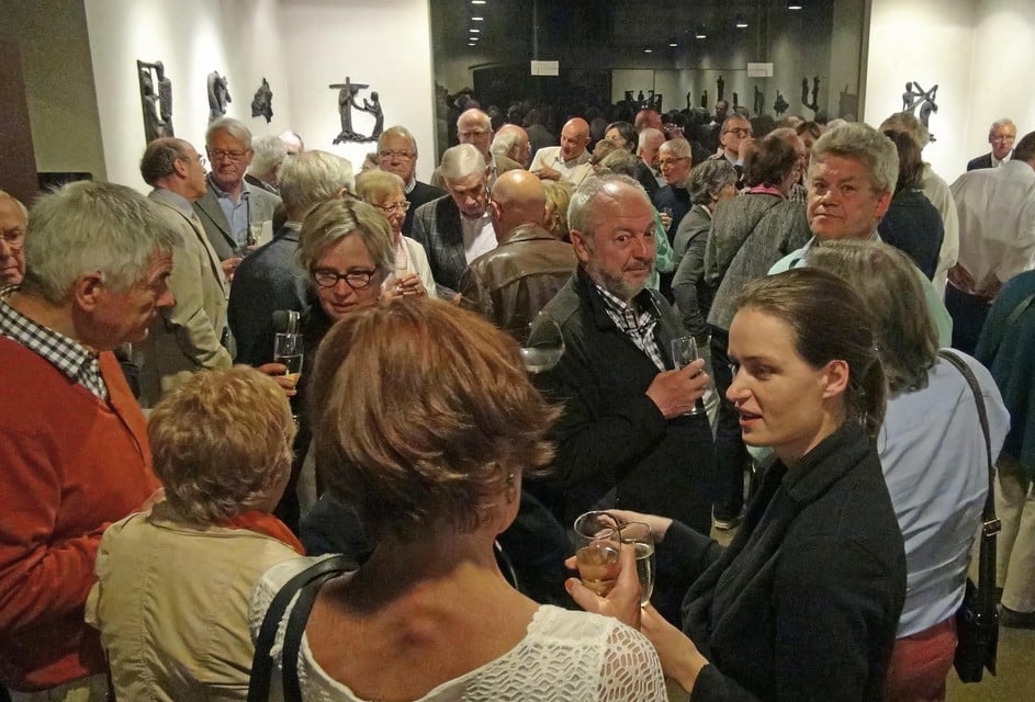 Veel volk op de viering van 50 jaar Witte Kerk-parochiegemeenschap in 2016.