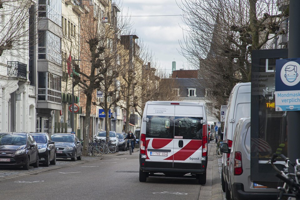 Om dubbelparkeren te vermijden, krijgt de De Merodelei na een proefperiode een los- en laadreglement.