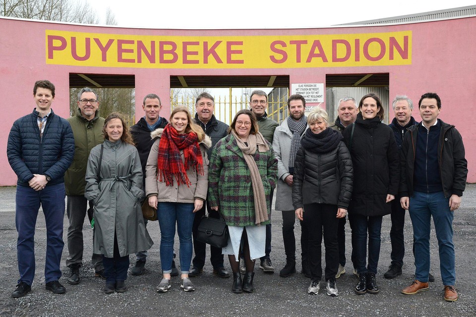 De stedelijke sportraad, met schepen Buysrogge (rechts) werkte mee aan de plannen voor de nieuwe sportsite.