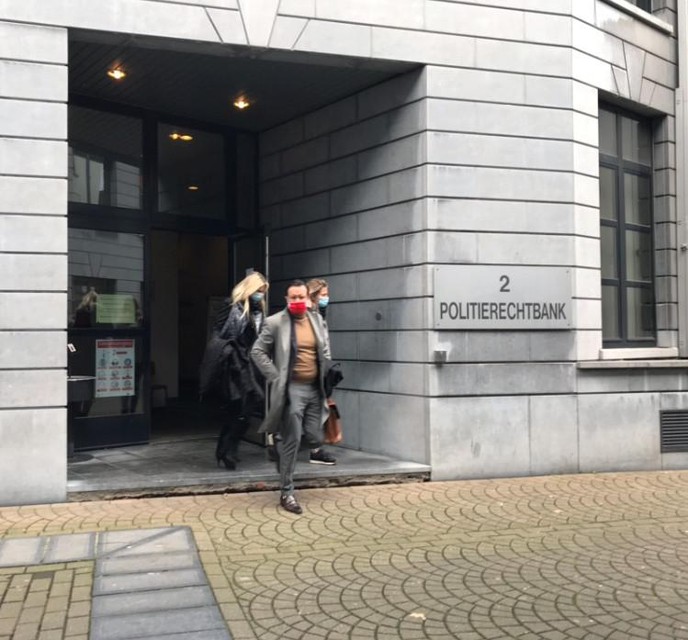 Tanja Dexters en haar advocaat Omar Souidi aan de politierechtbank in Turnhout vorig jaar in december.  