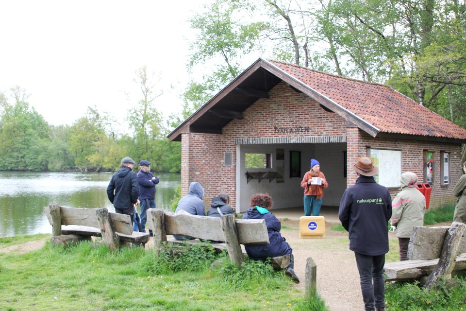 Langs een toverachtig parcours werden de wandelaars door vier dichters getrakteerd op eigen werk.