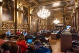thumbnail: Nu zitten meerderheid en oppositie tegenover het college van burgemeester en schepenen.