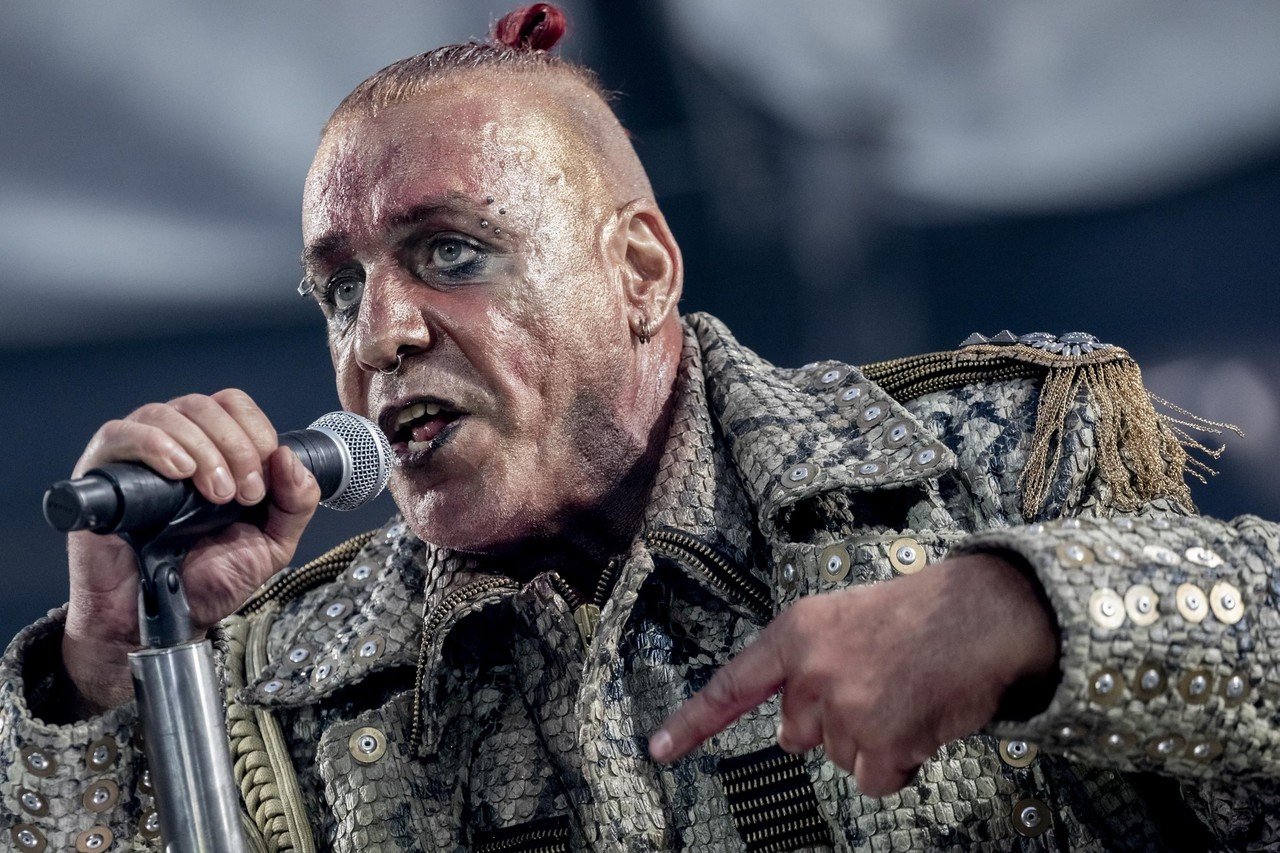 Hij komt in steeds nauwere schoentjes, maar wie is de frontman van Rammstein  eigenlijk? | Gazet van Antwerpen Mobile