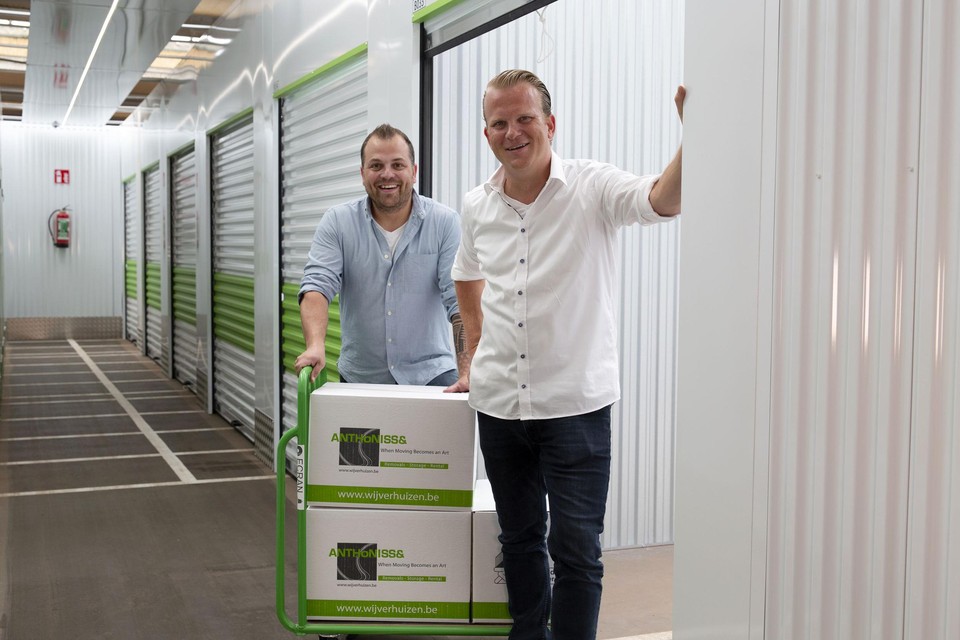 Anthony en Nick in hun nieuwe Selfstore.