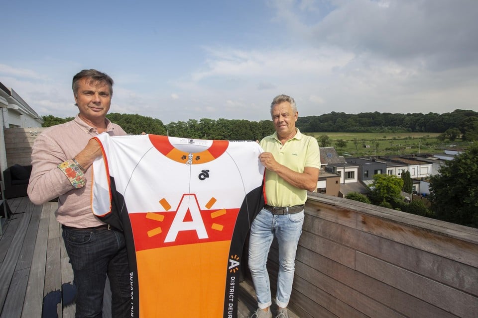 Organisatoren Dirk Ongenae en Marc Claus stellen met trots hun wielerwedstrijd voor: de Ladies Profronde van Deurne.