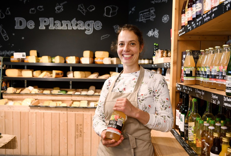 Miriam is the second generation of the Bruijnzeel family who works in the fruit growing company De Plantage in Kruiningen. 