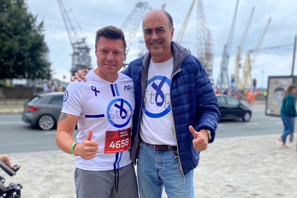 Koen Metsu en dr. Luc Colemont sensibiliseren voor StopDarmkanker.