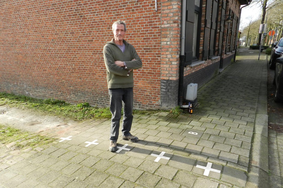 De landsgrens loopt naast het huis van Ed Sommen.