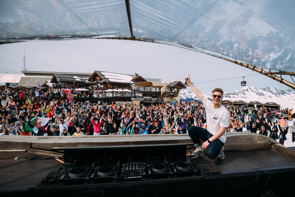 Dj Maori tijdens zijn set op Tomorrowland Winter.