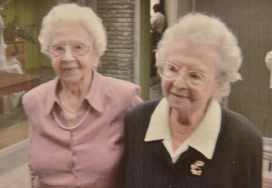 Magda met haar zus Laura uit Lier. Zij werd 103.
