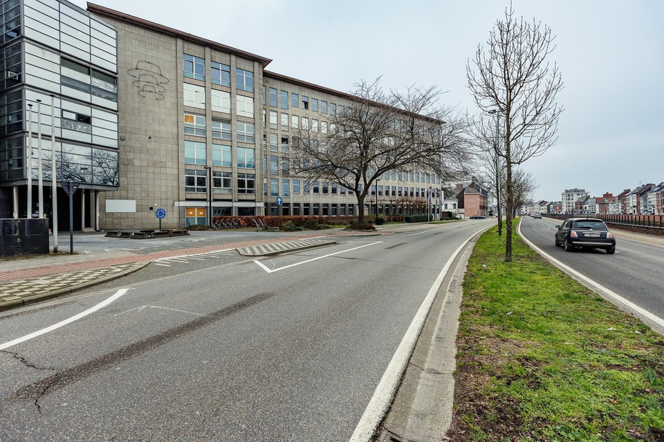 Het voormalige ziekenhuis op de Zwartzustersvest wordt vanaf volgende week afgebroken.